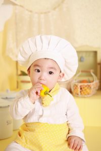 Children are more likely to make healtheir eating choices and try new things when they help cook. 