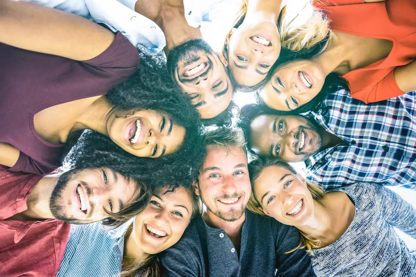 Multiracial best friends millennials taking selfie outdoors with back lighting - Making friends as an adult